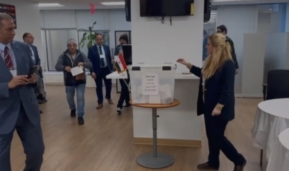 توافد المصريين في نيويورك على مقر السفارة للتصويت بانتخابات الرئاسة