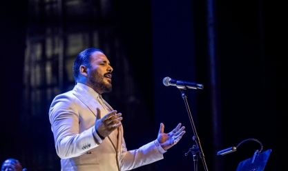 رامي عياش يغني بدون ميكروفون في أحدث حفلاته.. ماذا فعل الجمهور؟