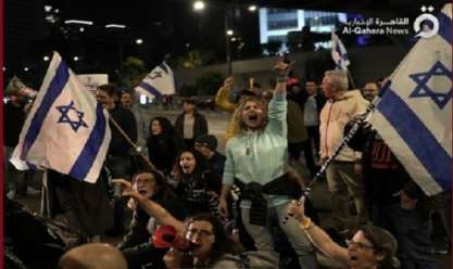 إعلام إسرائيلي: 10 آلاف متظاهر أمام وزارة الدفاع بتل أبيب