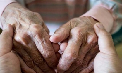 10 مميزات يضمنها قانون رعاية حقوق المسنين.. مساعدة شهرية ورعاية صحية
