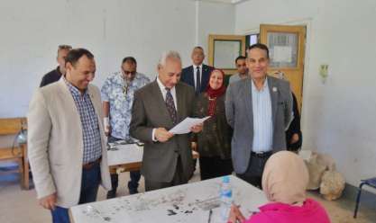 رئيس جامعة المنيا يتابع انتظام الامتحانات في عدد من الكليات