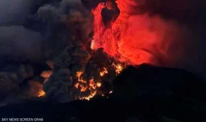 مشاهد صادمة لثوران بركان روانج.. حمم وغيوم ساخنة ورعب بين السكان (فيديو)