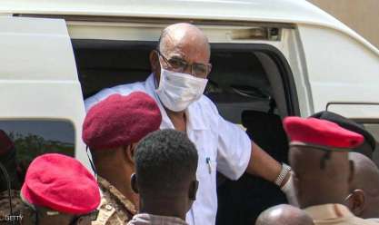 نقل الرئيس السوداني السابق للمستشفى بقرار من المحكمة