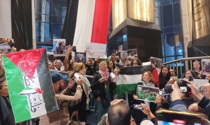 أجنبيات يشاركن في وقفة تضامنية بنقابة الصحفيين: فلسطين ستتحرر (صور)