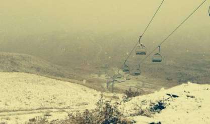 الثلوج تكسو جبال جنوب لبنان بالتزامن مع السيول في بيروت «صور»