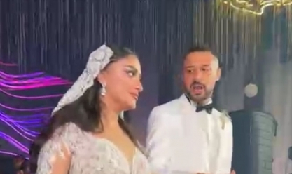 مصطفى كامل يبكي في حفل زفاف ابنته بعد غناء مدحت صالح أغنية «بنتي»