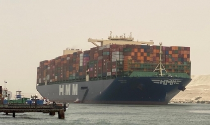 قناة السويس: تدابير خاصة للتعامل مع عبور السفن أثناء سوء الأحوال الجوية