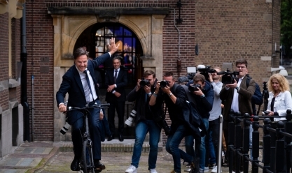 10 معلومات عن ‎رئيس الوزراء الهولندي مارك روته.. ترك منصبه على دراجة
