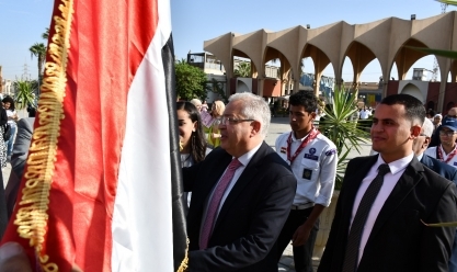 رفع علم مصر في جامعة حلوان لتعزيز روح الانتماء لدى الطلاب (صور)