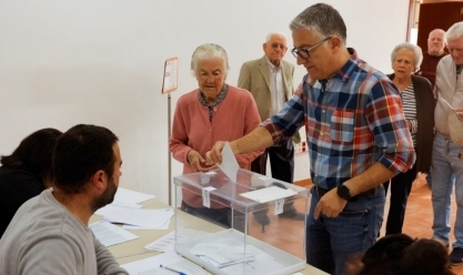 عاجل.. رقم قياسي لسكان قرية بإسبانيا.. صوتوا بالانتخابات في أقل من 30 ثانية (فيديو)