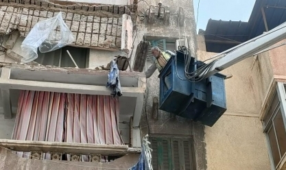 عزل عواميد الكهرباء وتطهير الشنايش في الإسكندرية للتعامل مع الطقس