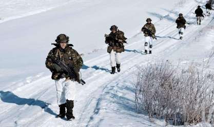 صراع أمريكي روسي في القطب الشمالي.. تعزيزات عسكرية وسباق بين الطرفين