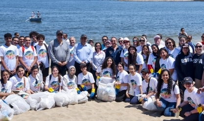 تنظيف شاطئ سيد درويش بالأنفوشي تزامنا مع اليوم العالمي للبيئة (صور)