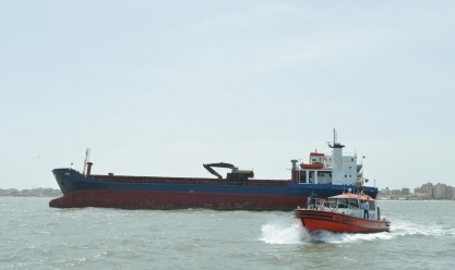 «قناة السويس»: توجيه فرق فنية لفحص سفينة تعرضت للغرق قرب بورسعيد