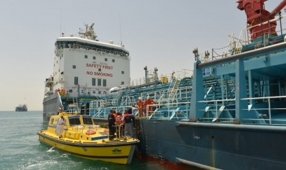 نقل مريض بأزمة طبية طارئة من سفينة خلال مرورها بقناة السويس