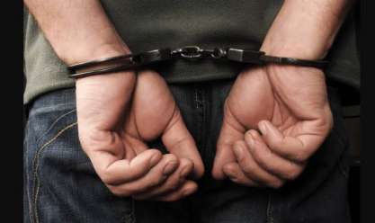 ضبط شخص بحوزته 1.5 كيلو مواد مخدرة وأسلحة في سوهاج