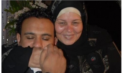 أول ظهور بعد وفاة والدته.. محمود الليثي يبكي بالدموع في الحج