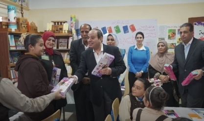 مشاهد من زيارة الرئيس السيسي لقرية الحصص بالدقهلية: توزيع هدايا على الأطفال ولقاء المزارعين (فيديو)