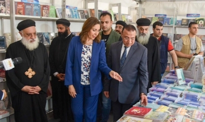 محافظ الإسكندرية ووزيرة الثقافة يفتتحان معرض كتاب الكاتدرائية المرقسية