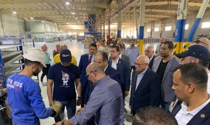 وزير الصناعة ومحافظ بورسعيد يتفقدان مصنع بيراميدز لإنتاج إطارات السيارات
