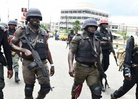 مقتل اثنين من رجال الشرطة وخطف آخرين من موظفي شركة شل في نيجيريا