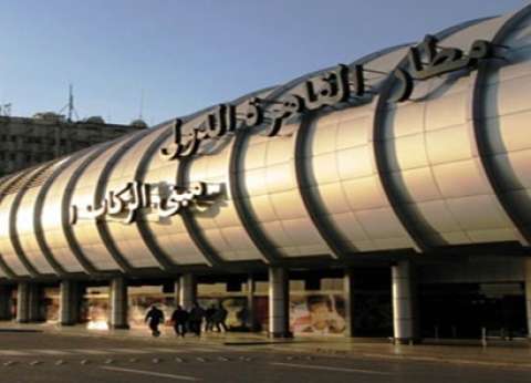 مطار القاهرة يستقبل quotطائرة الأحلامquot ضمن صفقة quotمصر للطيرانquot