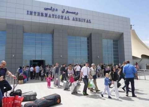 مصادر: إقالة مدير مطار الغردقة بعد زيارة مفاجئة للوزير