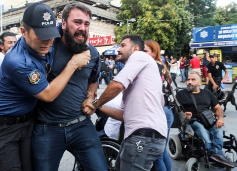 نشرة أخبار تركيا.. اعتقال 24 شخصا في أنقرة لانتقاد العدوان على سوريا