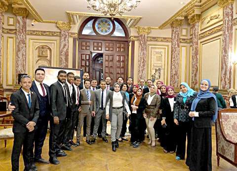 وفد من طلاب جامعة المنيا في زيارة لمجلس النواب