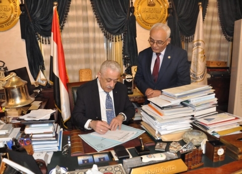 وزير التربية والتعليم يعتمد نتيجة الثانوية العامة لطلاب البعثة المصرية بالسودان