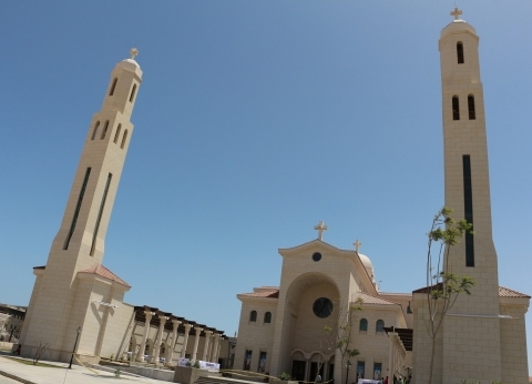 «كنيسة السيدة العذراء ومارجرجس والأمير تادرس بالمدينة التراثية بالعلمين الجديدة»