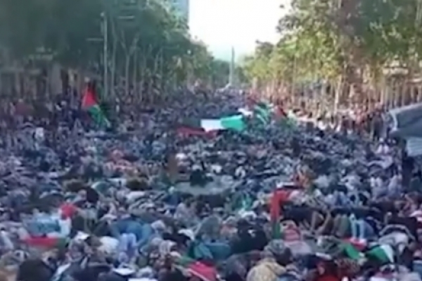 اعتصام ومظاهرات حاشدة في برشلونة