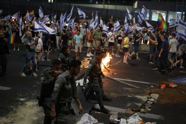 انتقادات لاستخدام شرطة الاحتلال العنف ضد المتظاهرين الإسرائيليين