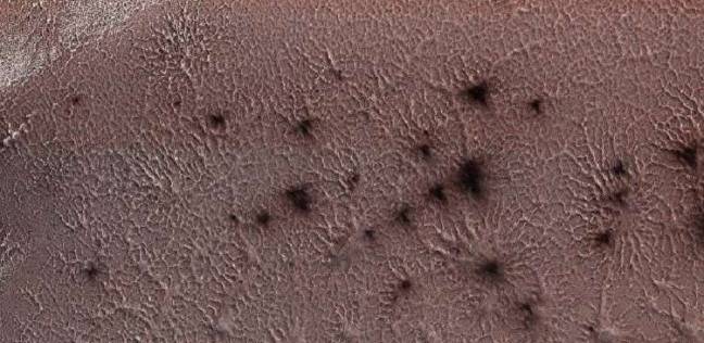 "ناسا" تنشر صور لـ"عناكب المريخ"