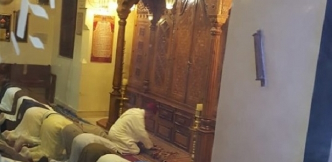 مسلمون يقيمون صلاة المغرب بكنيس يهودي بمراكش