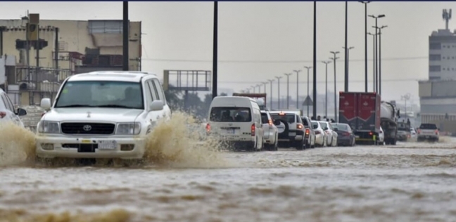 عاجل.. فيضانات وعواصف وأمطار غزيرة بدول الخليج.. آخر المستجدات (فيديو) 