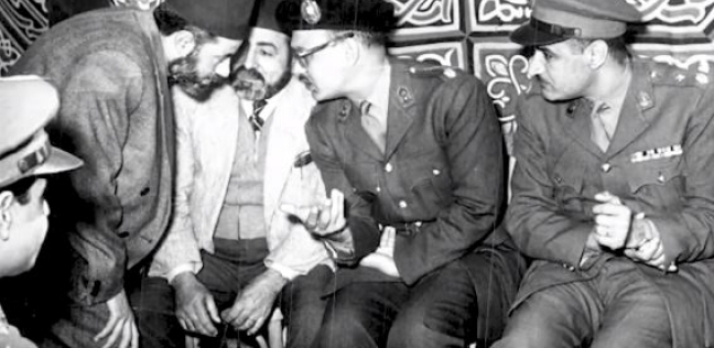 الزعيم جمال عبدالناصر مع قيادات اخوانية