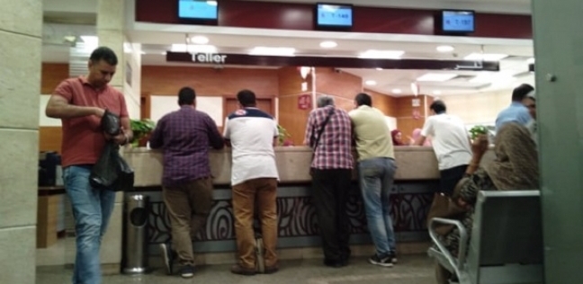 أول أيام حصد الثمار..    داخل بنوك صرف قيمة شهادات قناة السويس - مصر - 