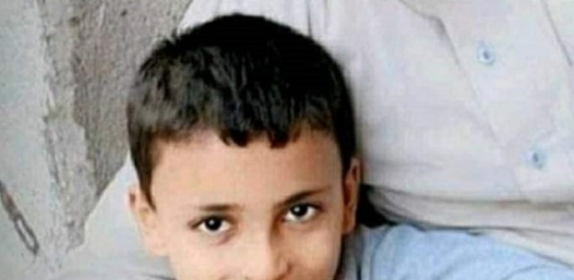 الطفل عمير وهو في السابعة من عمره
