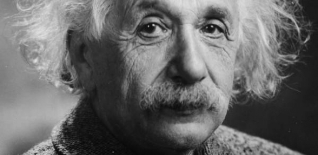 عالم الفيزياء ألبرت أينشتاين