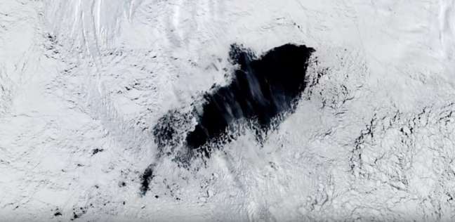 ثقب غامض يثير حيرة العلماء في القطب الجنوبي