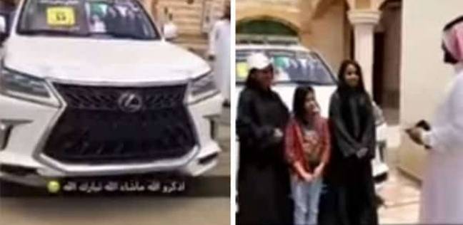 سعودي يهدي بناته سيارة
