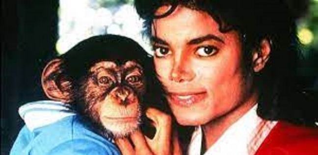 مايكل جاكسون  برفقة حيوانه الأليف القرد