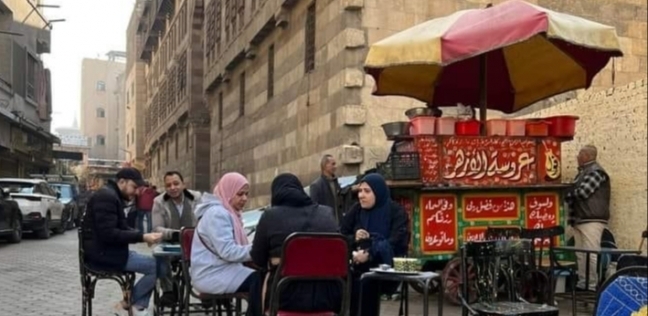 صورة لعربة فول في أحد شوارع القاهرة