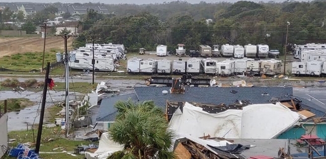 صور.. إعصار  دوريان  يضرب ولاية كارولينا ويتسبب في انقطاع الكهرباء - العرب والعالم - 