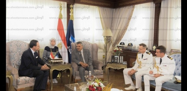 رئيس  قناة السويس  يستقبل السفير الفرنسي في القاهرة - المحافظات - 
