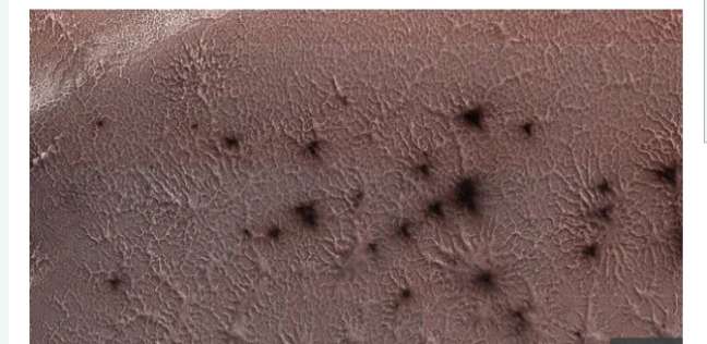 هياكل تشبه العناكب العملاقة على المريخ