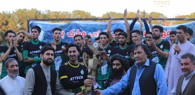 عناصر «طالبان» يحضرون مباراة كرة قدم في هرات