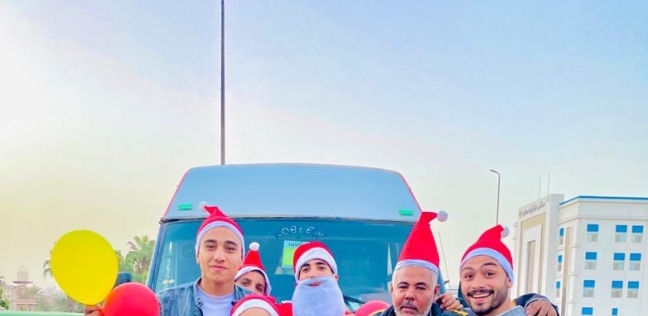 بابا نويل يوزع هدايا وبلالين علي المواطنين في الشرقية