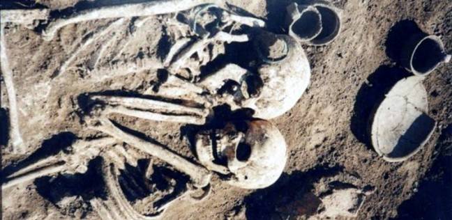 علماء الآثار يكتشفون مقبرة لرجل وامرأة تحمل سر غامضًا في أوكرانيا
